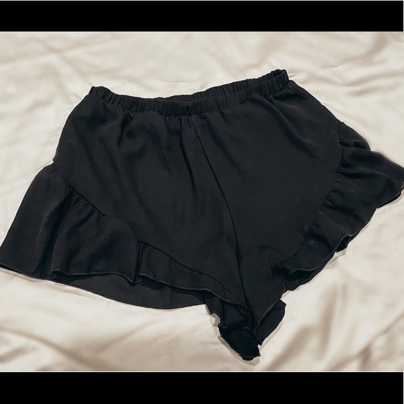 Black Ruffle Flowy Shorts - Picture 2 of 2
